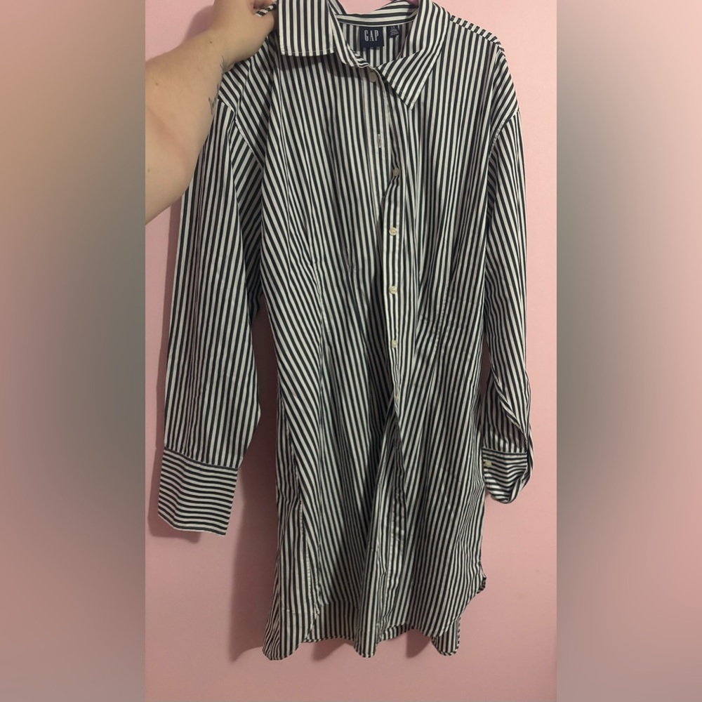 ⭐️Gap Large black and white striped blouse perfect for Beetle juice Halloween